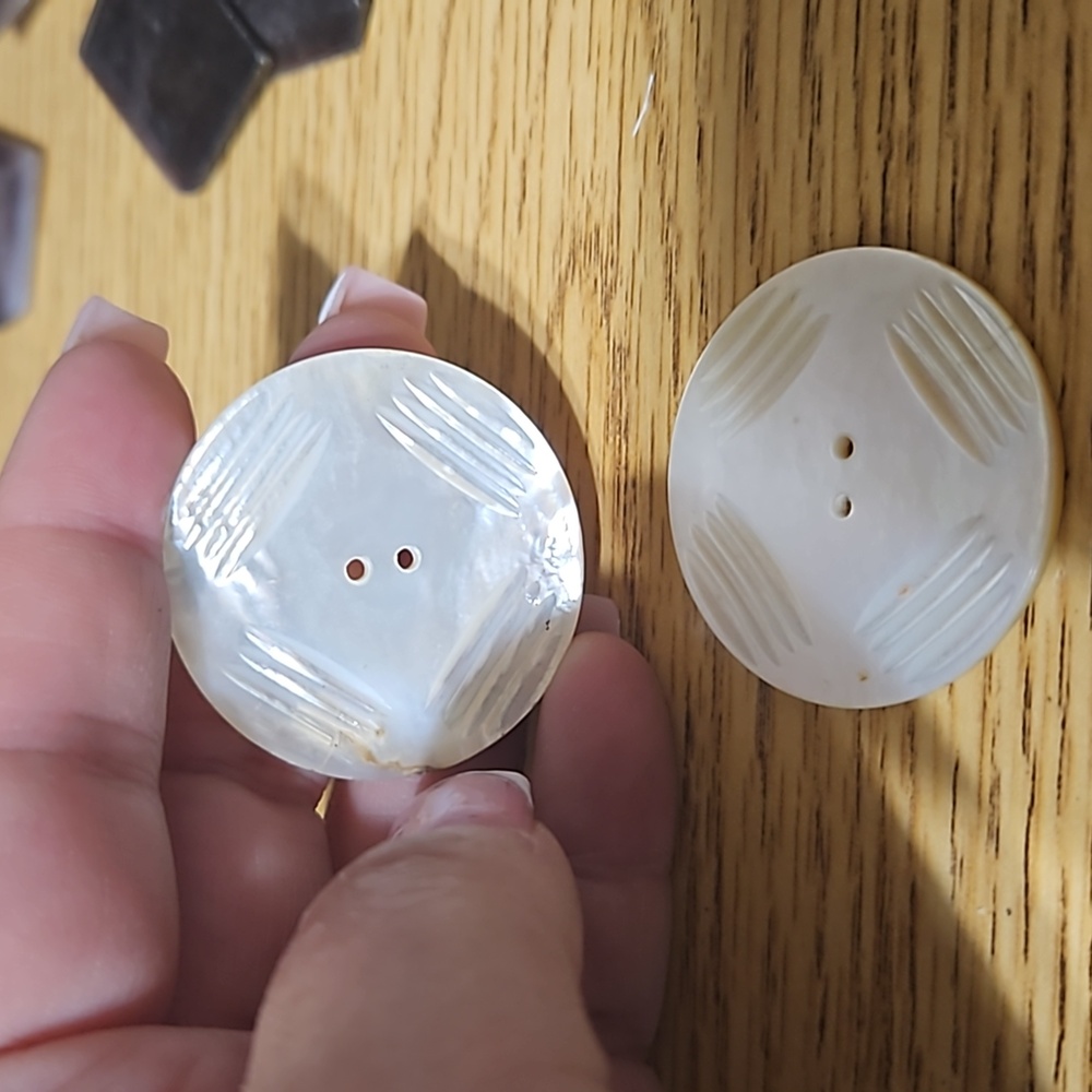 Vintage pearl carved buttons